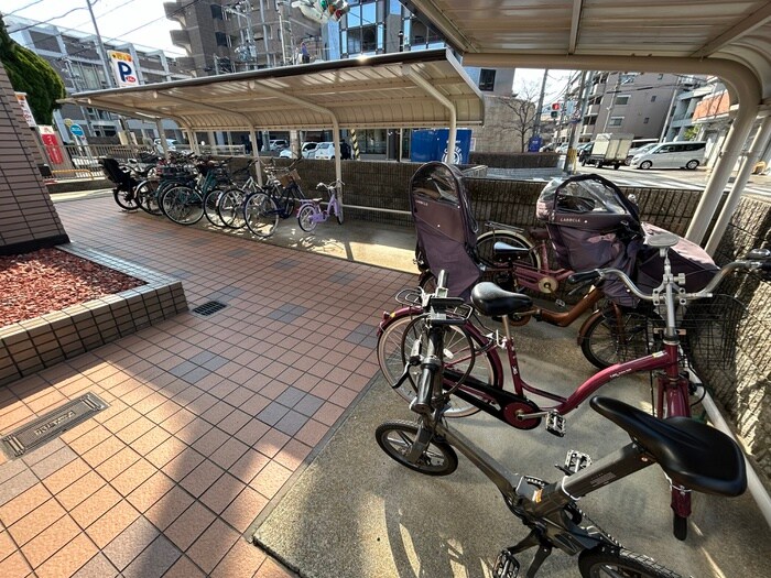 物件外観写真4　(駐輪場)