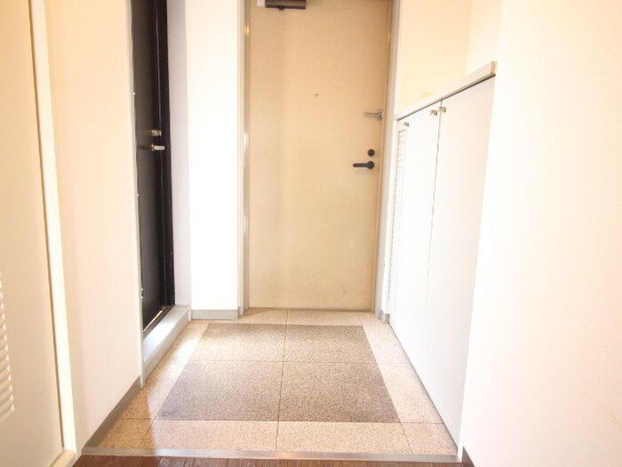 物件内観写真15　(玄関)
