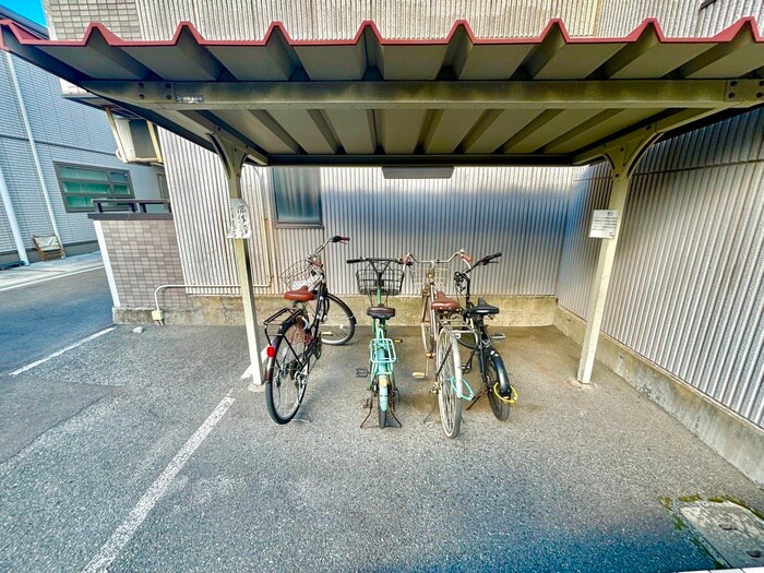 物件外観写真4　(駐輪場)