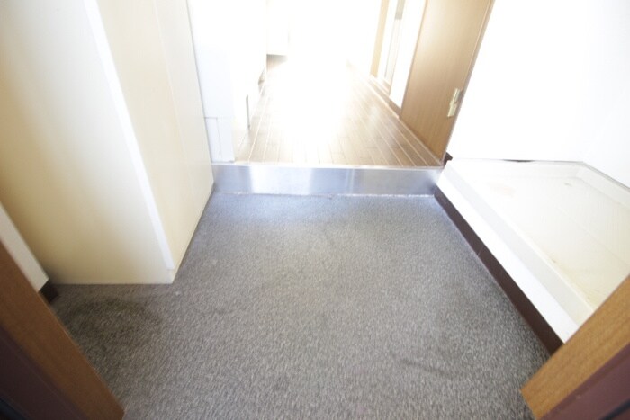 物件内観写真16　(玄関)