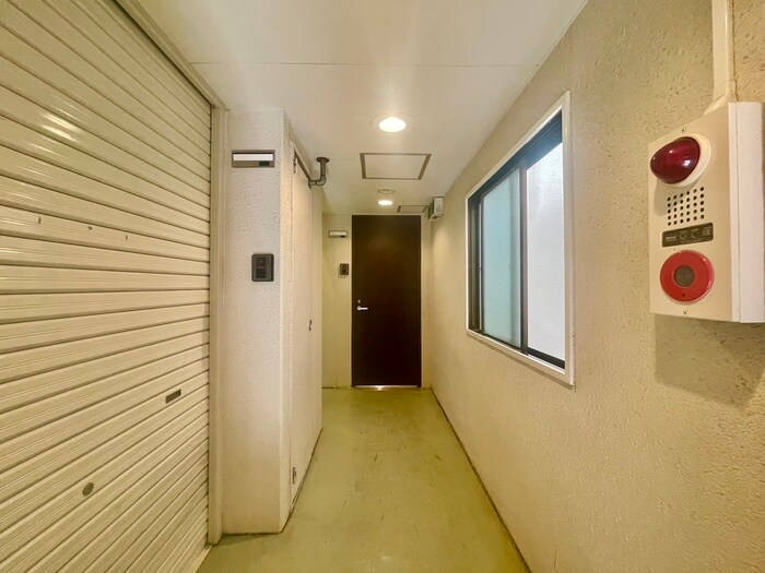 物件外観写真3　(エントランス部分)