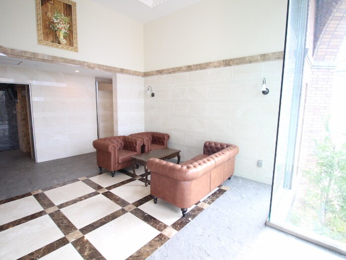 物件外観写真4　(エントランス部分)