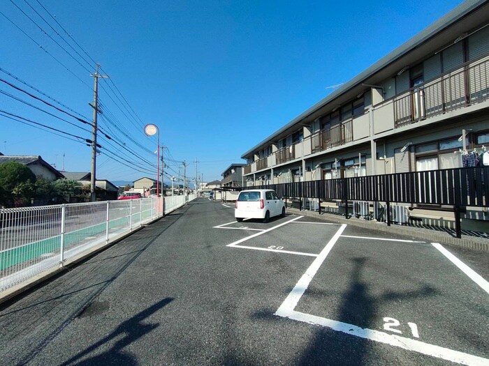 サンハイム伊勢Ｂの駐車場