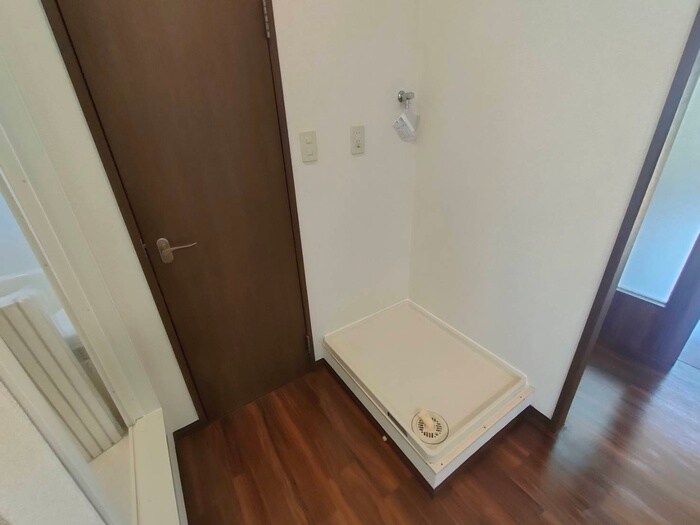 物件内観写真13　(洗濯機置場)