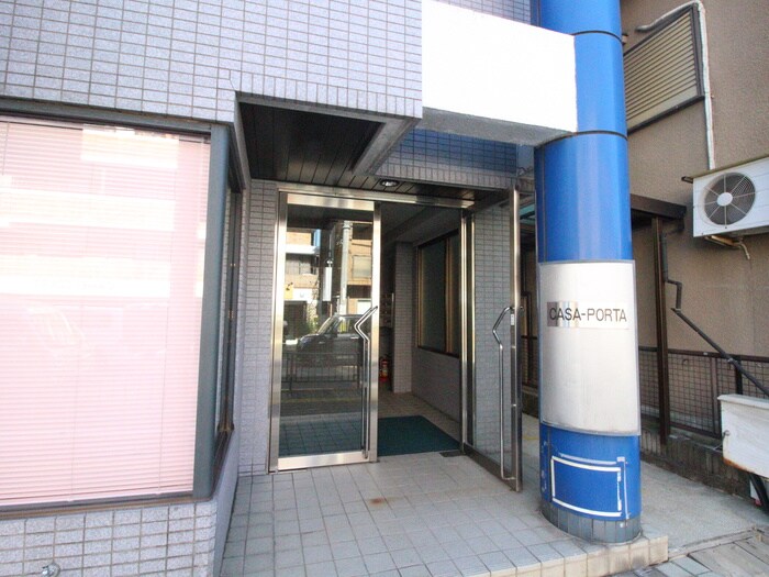 物件外観写真3　(エントランス部分)