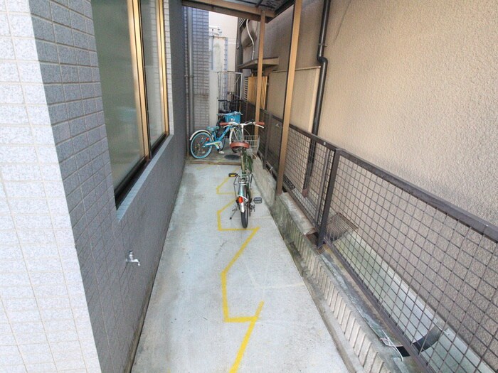 物件外観写真5　(駐輪場)
