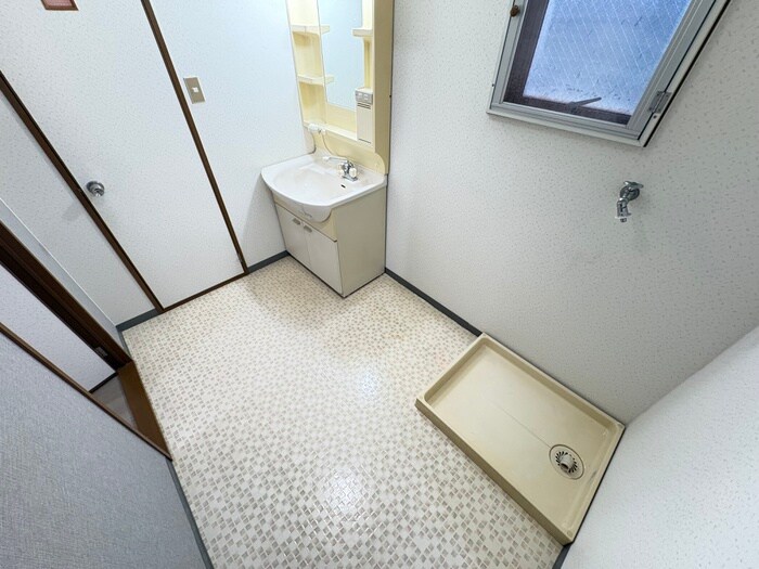 物件内観写真13　(洗濯機置場)