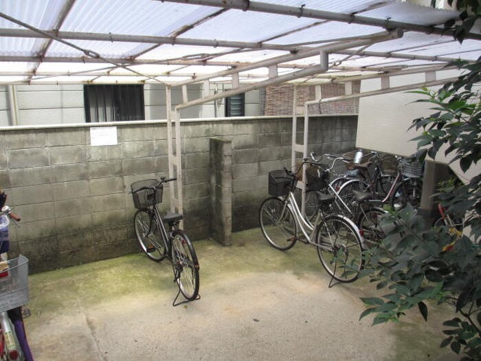 物件外観写真3　(駐輪場)