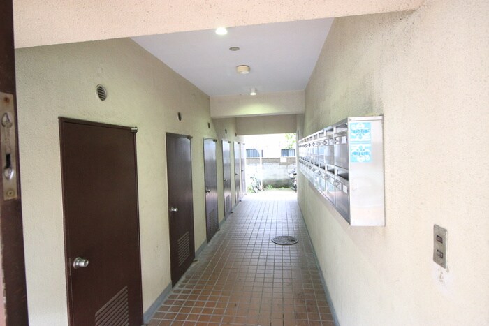 物件外観写真5　(エントランス部分)