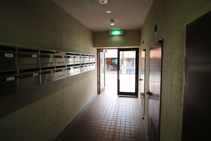 物件外観写真6　(エントランス部分)