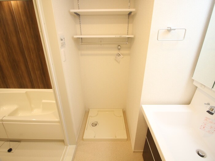 物件内観写真16　(洗濯機置場)