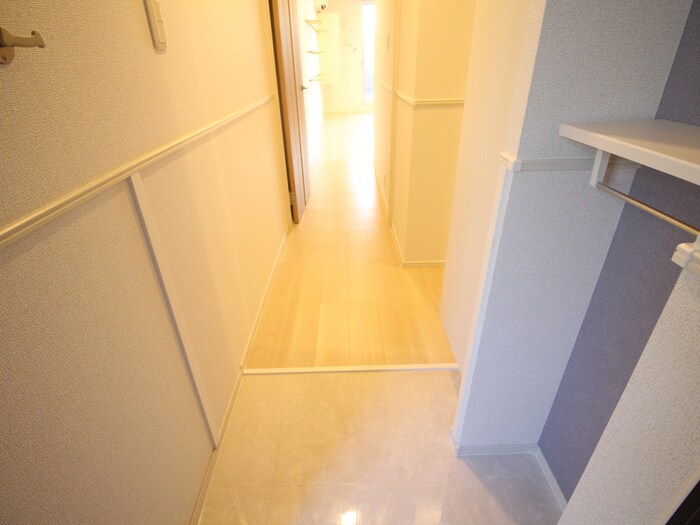 物件内観写真17　(玄関)