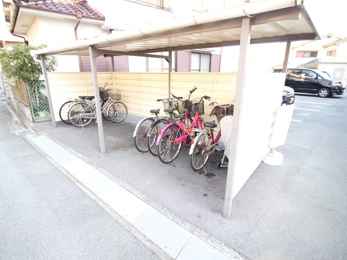 物件外観写真4　(駐輪場)