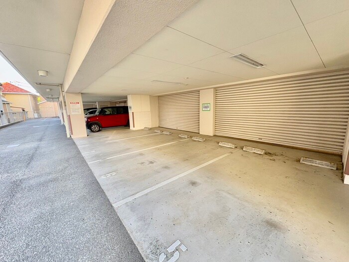 物件外観写真4　(駐車場)