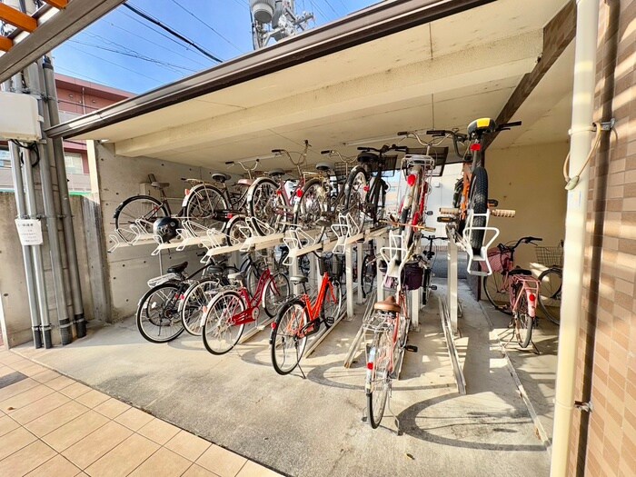 物件外観写真5　(駐輪場)