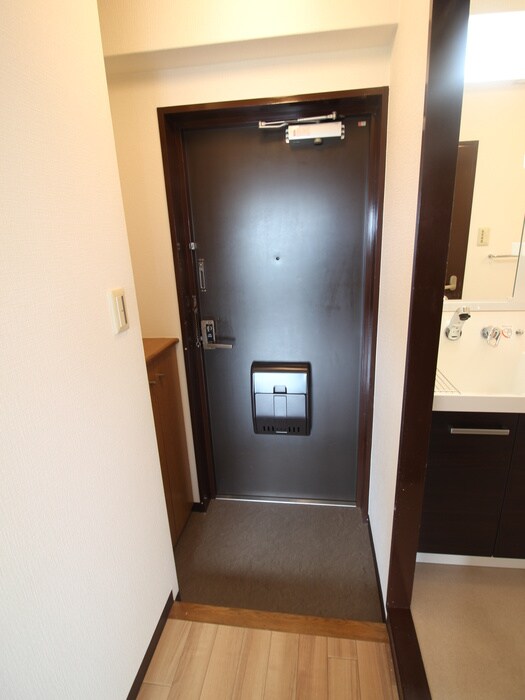 物件内観写真7　(玄関)