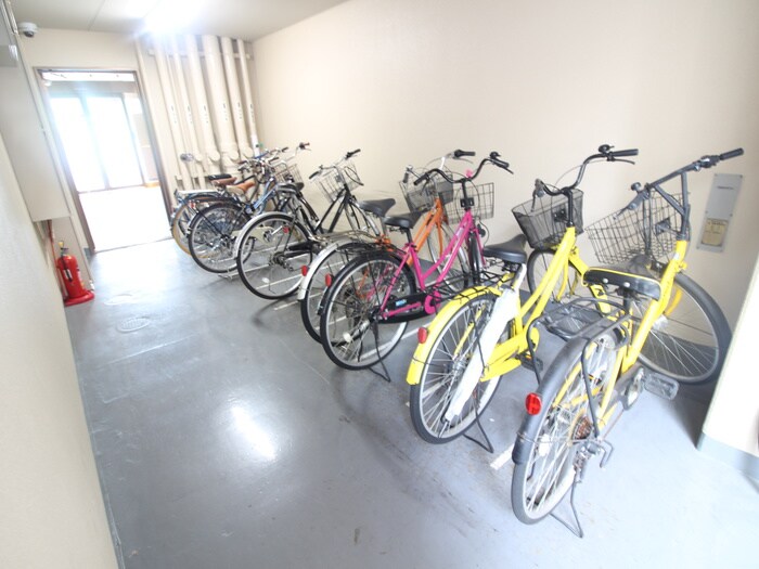物件外観写真3　(駐輪場)