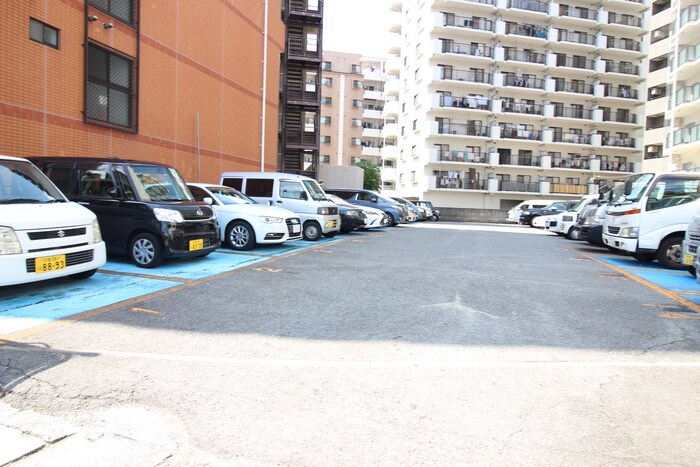 物件外観写真4　(駐車場)