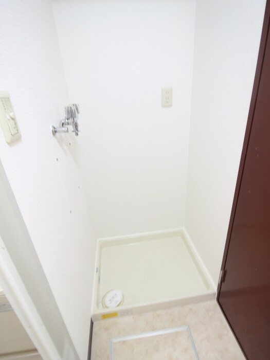 物件内観写真13　(洗濯機置場)
