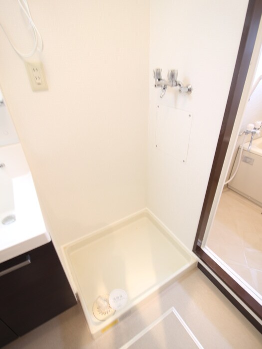 物件内観写真13　(洗濯機置場)