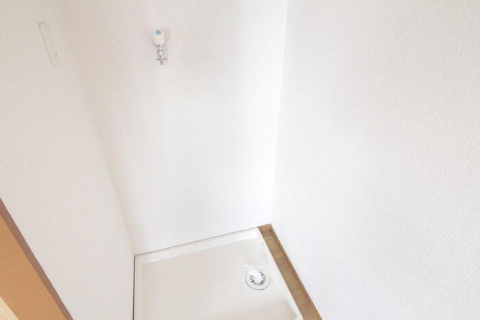 物件内観写真13　(洗濯機置場)