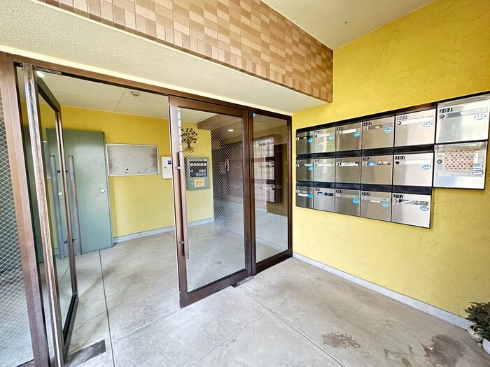 物件外観写真2　(エントランス部分)