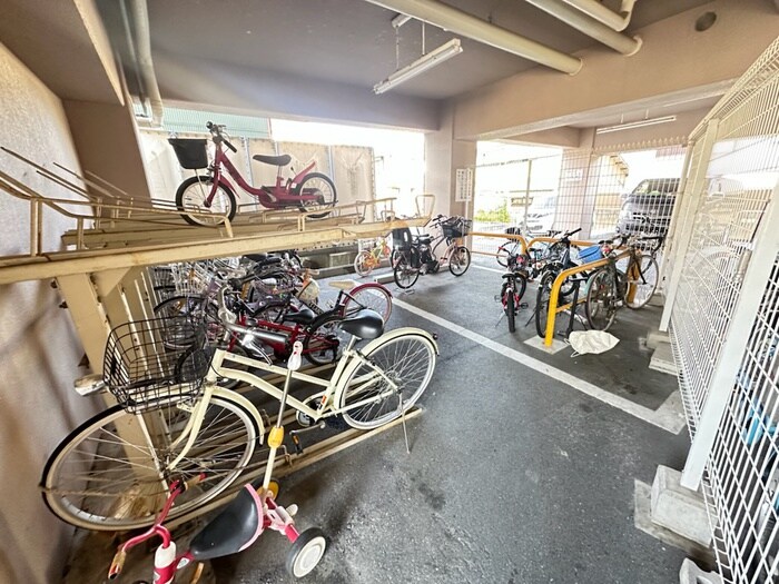 物件外観写真6　(駐輪場)