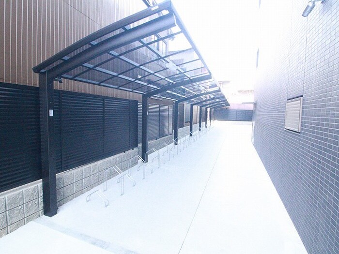 物件外観写真2　(駐輪場)