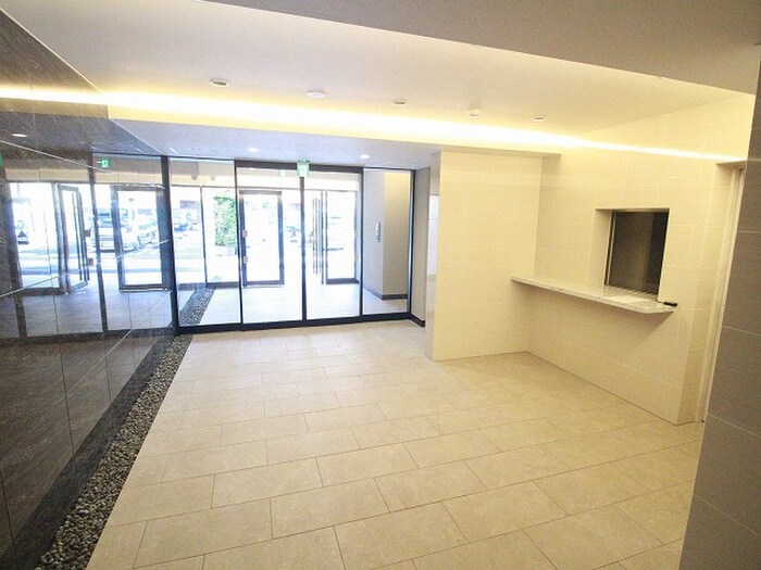 物件外観写真3　(エントランス部分)