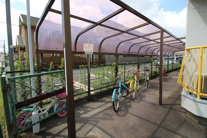 物件外観写真3　(駐輪場)