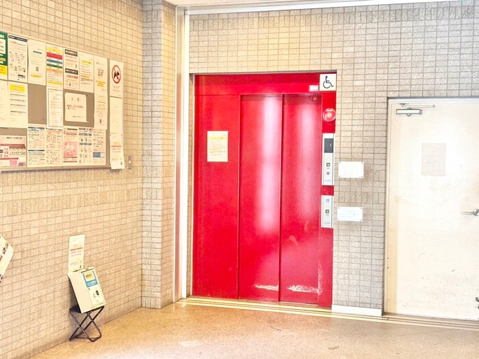 物件外観写真5　(エントランス部分)