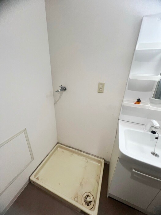 物件内観写真10　(洗濯機置場)