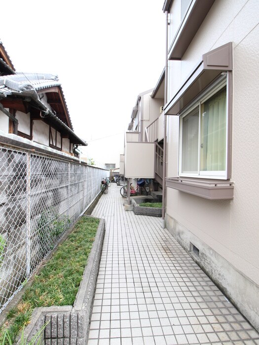 物件外観写真2　(エントランス部分)