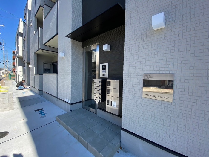 物件外観写真4　(エントランス部分)