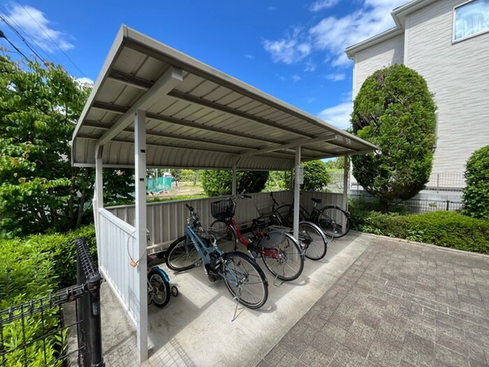 物件外観写真5　(駐輪場)