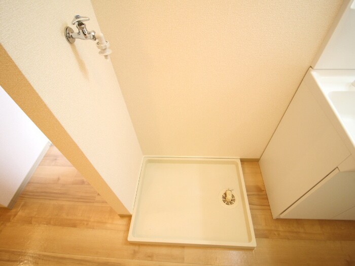 物件内観写真16　(洗濯機置場)