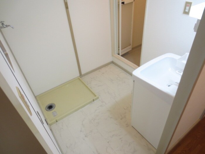 物件内観写真9　(洗濯機置場)