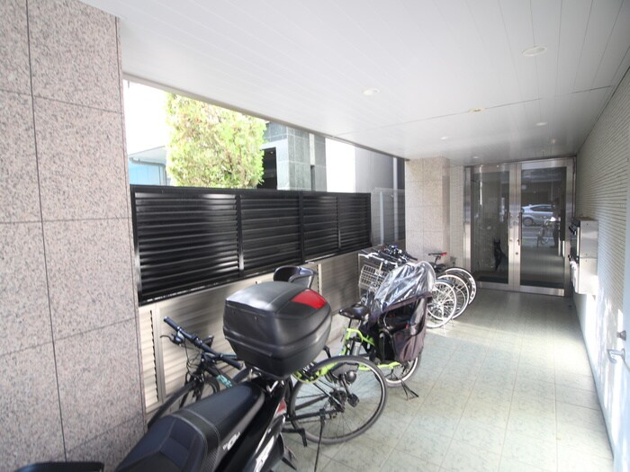 物件外観写真3　(駐輪場)