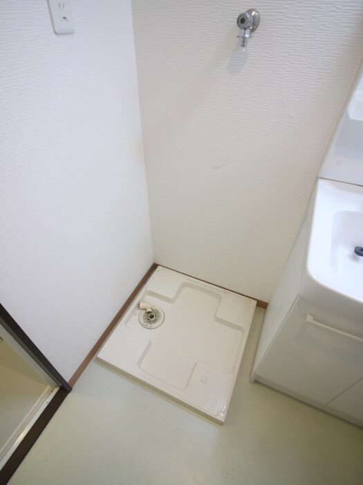 物件内観写真12　(洗濯機置場)