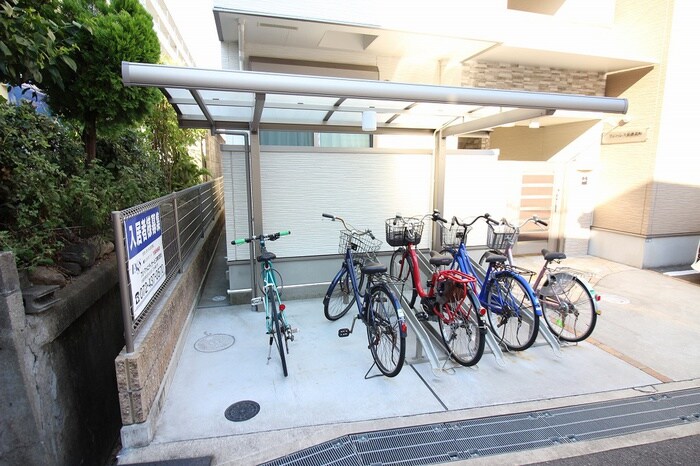 物件外観写真4　(駐輪場)