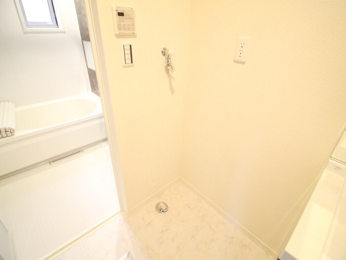 物件内観写真15　(洗濯機置場)