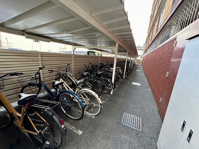 物件外観写真4　(駐輪場)