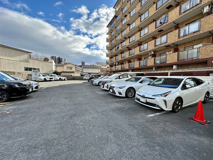 物件外観写真6　(駐車場)