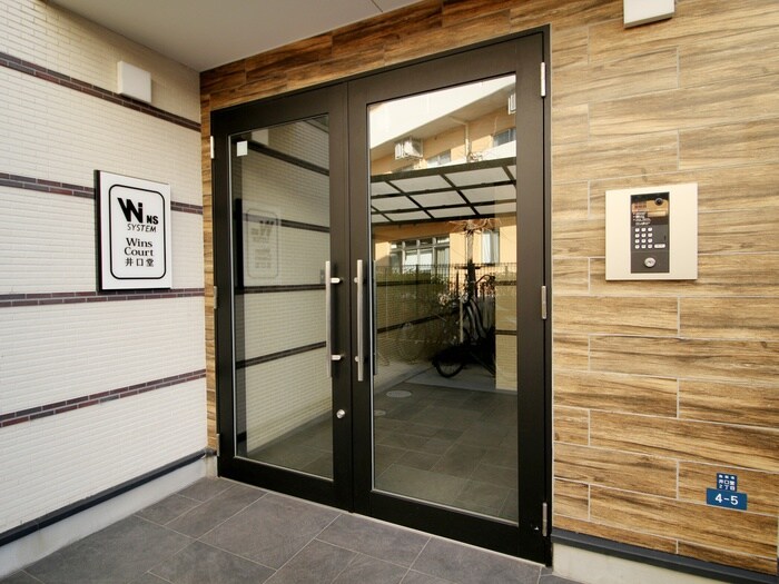 物件外観写真2　(エントランス部分)