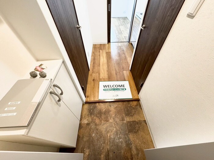 物件内観写真7　(玄関)