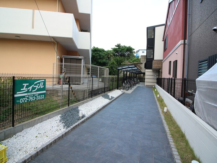 物件外観写真5　(エントランス部分)