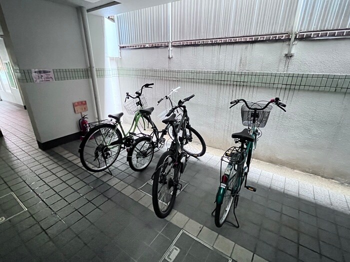 物件外観写真2　(駐輪場)