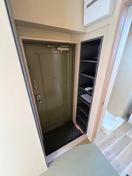 物件内観写真13　(玄関)