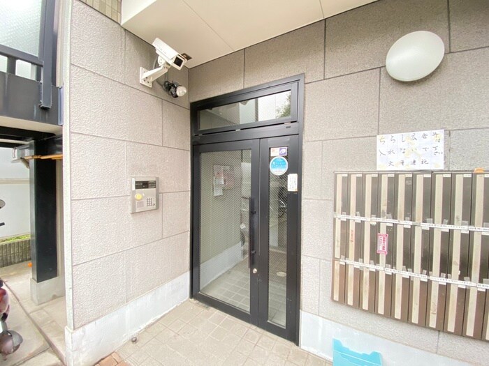 物件外観写真2　(エントランス部分)