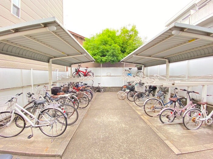 物件外観写真4　(駐輪場)